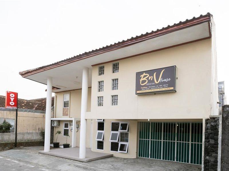 OYO 2173 Bnv House Babarsari Hotel Maguwo Bagian luar foto