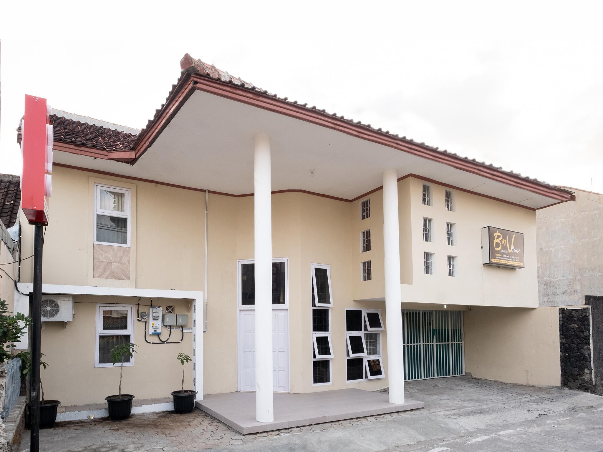 OYO 2173 Bnv House Babarsari Hotel Maguwo Bagian luar foto